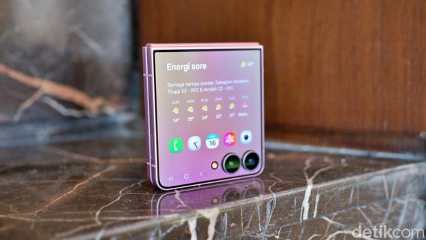 Samsung Galaxy Z Flip8: Ponsel Lipat AI dengan FlexWindow