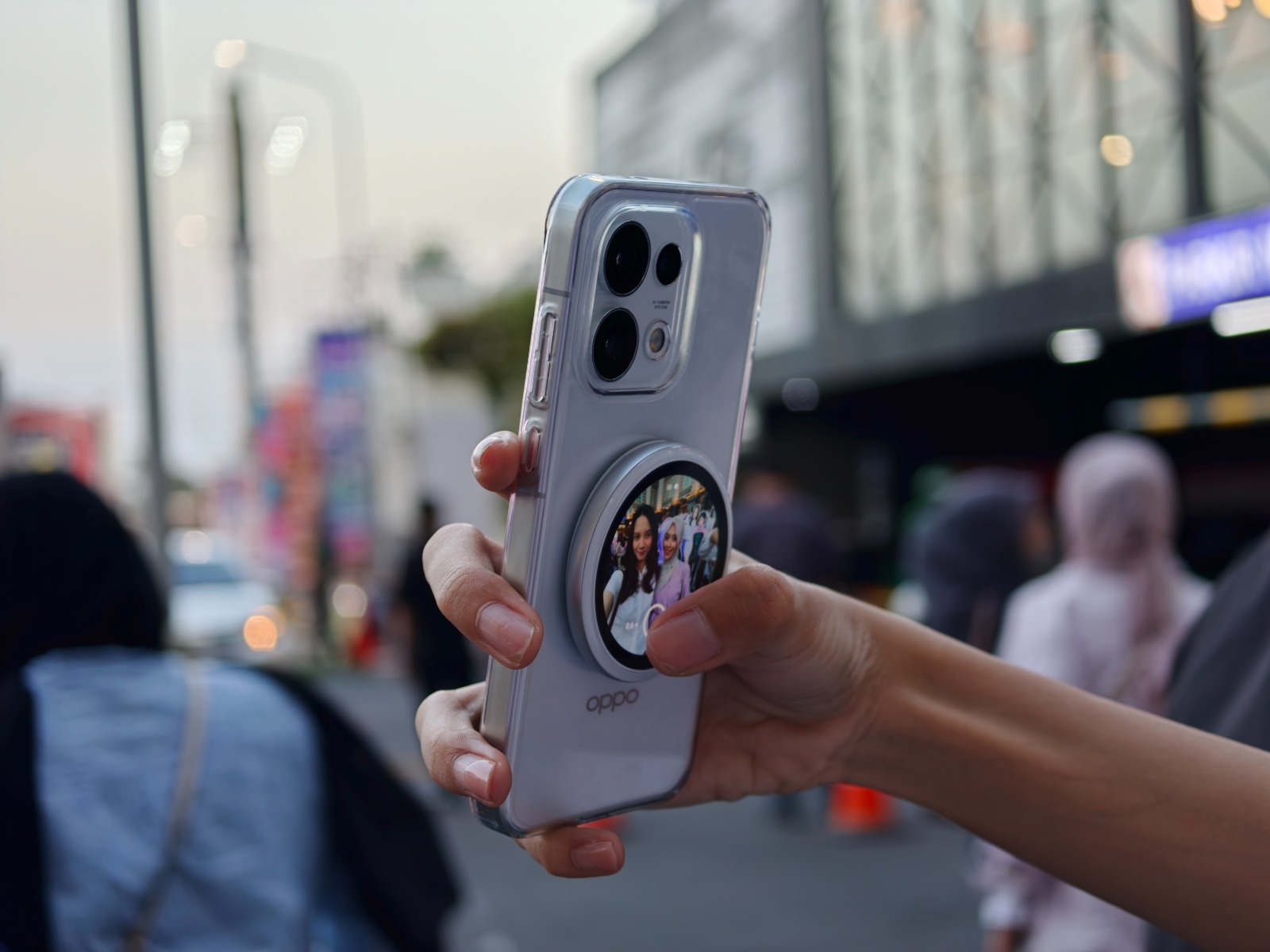 AI Button dan AI Eraser: Editing Foto Profesional di Smartphone Terjangkau