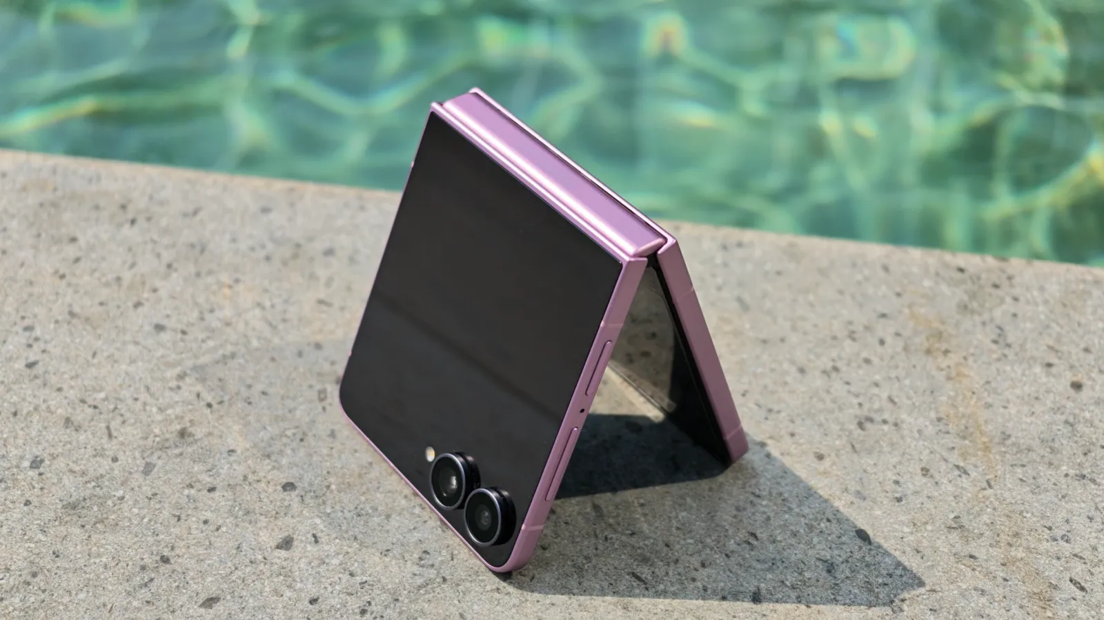 Samsung Galaxy Z Flip 8: Tipis, Canggih, dan Serius untuk Pengguna Premium