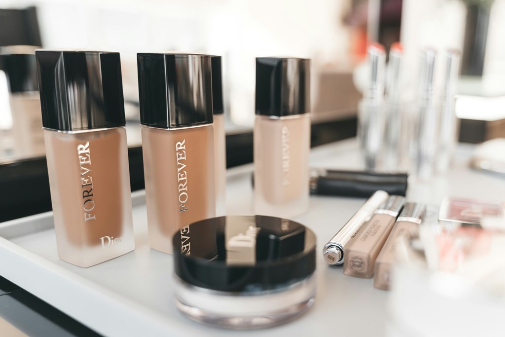 7 Kesalahan Makeup yang Membuat Wajah Terlihat Lelah dan Tua