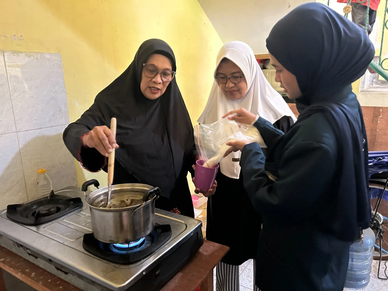 Dari Minyak Jelantah Jadi Lilin Aromaterapi Bernilai Jual