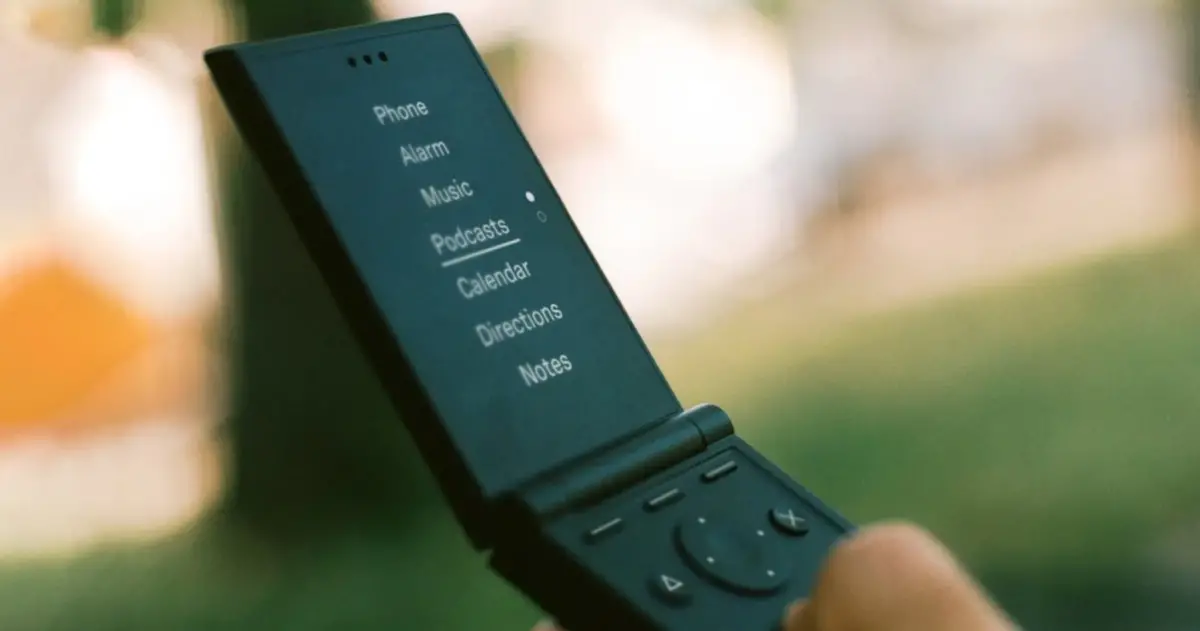 Light Flip: Ponsel Lipat Retro untuk Era Digital Minimalis