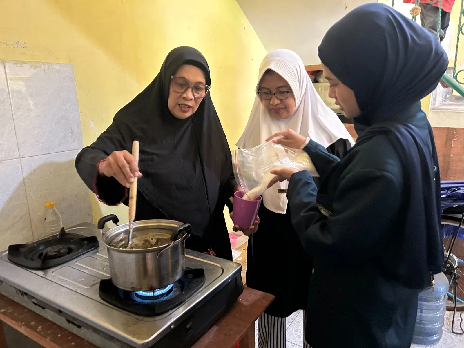 Dari Minyak Jelantah Jadi Lilin Aromaterapi Bernilai Jual
