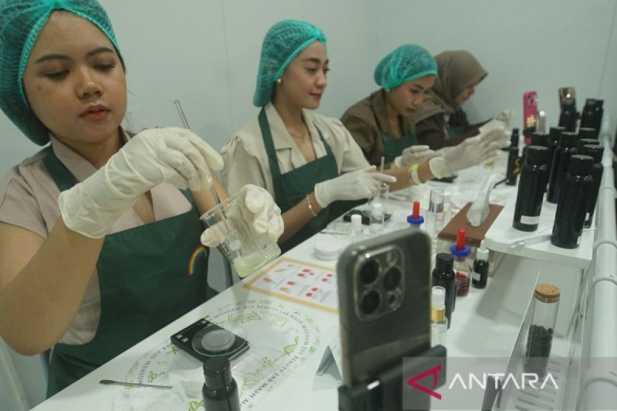 Mengapa Edukasi Proses Produksi Kosmetik Mampu Mengangkat Kepercayaan pada Produk Lokal