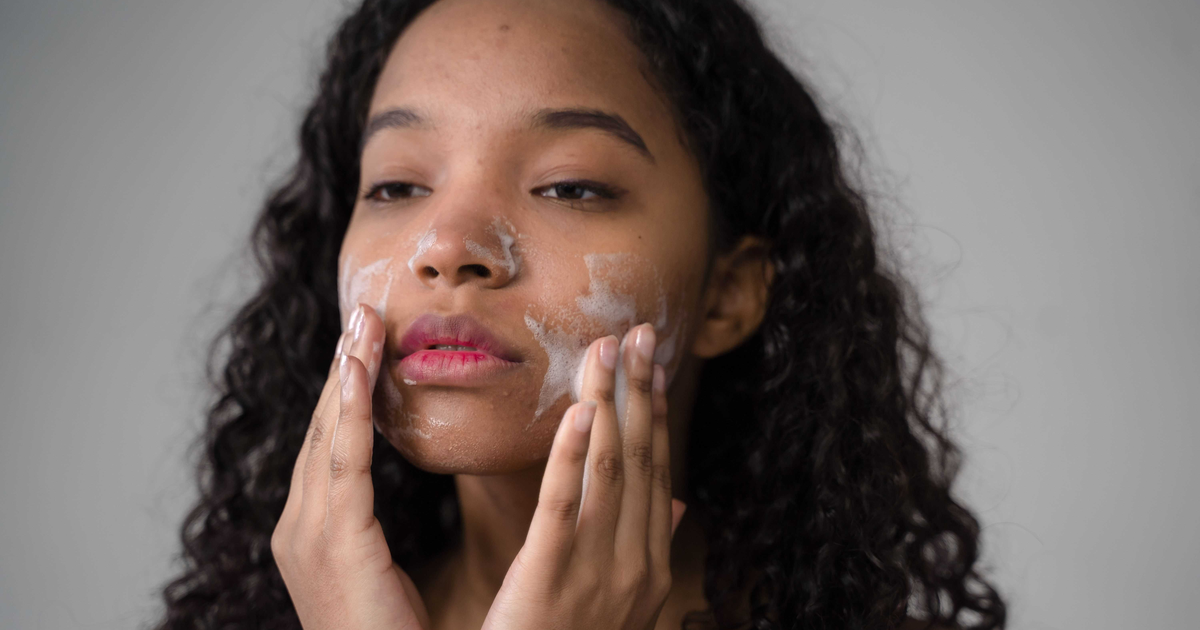 Cleansing Balm vs Double Cleansing: Mana yang Paling Lembut untuk Kulit Sensitif?