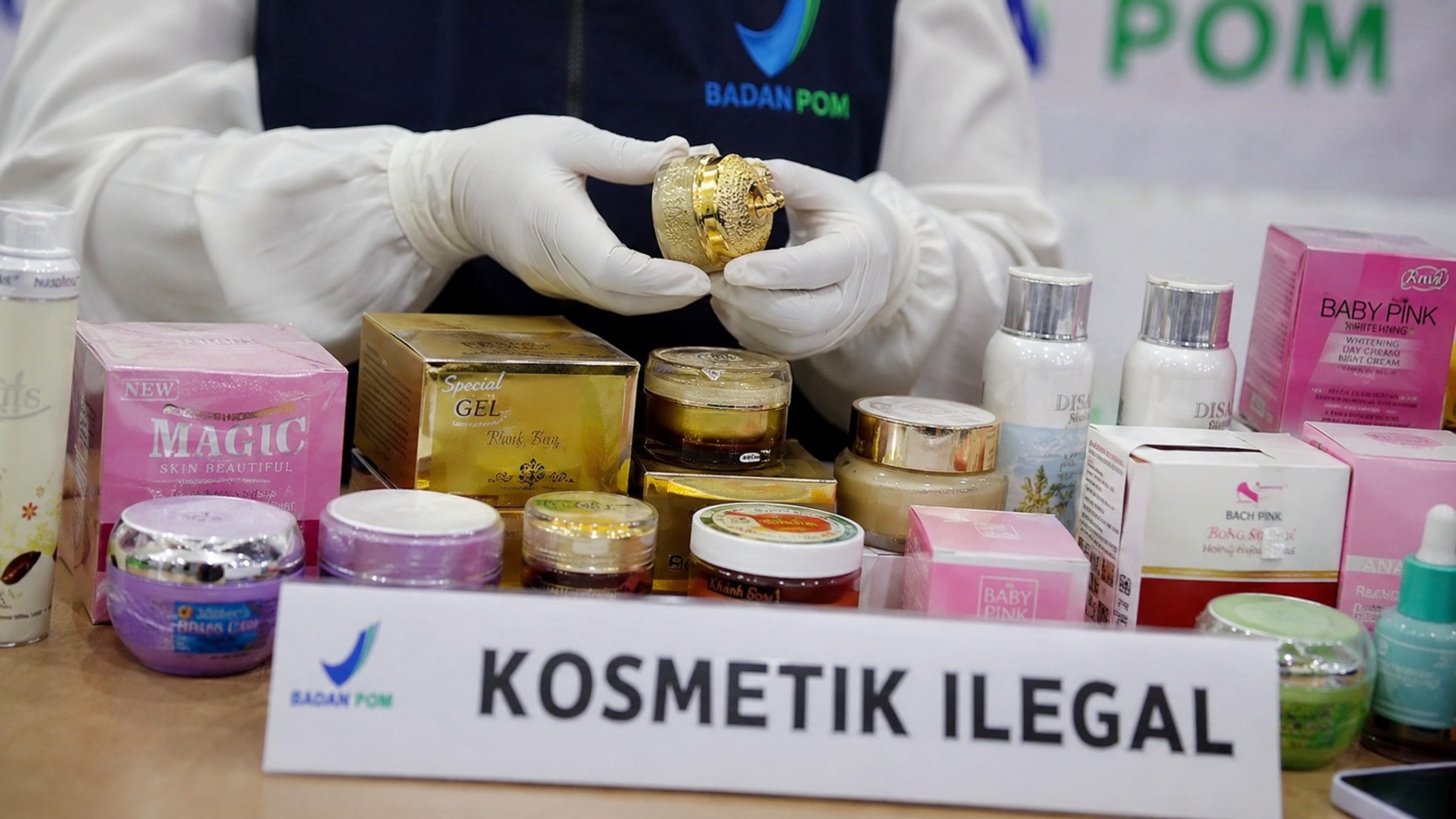 14 Kosmetik Berbahaya: Cara Mudah Mengenali dan Menghindarinya