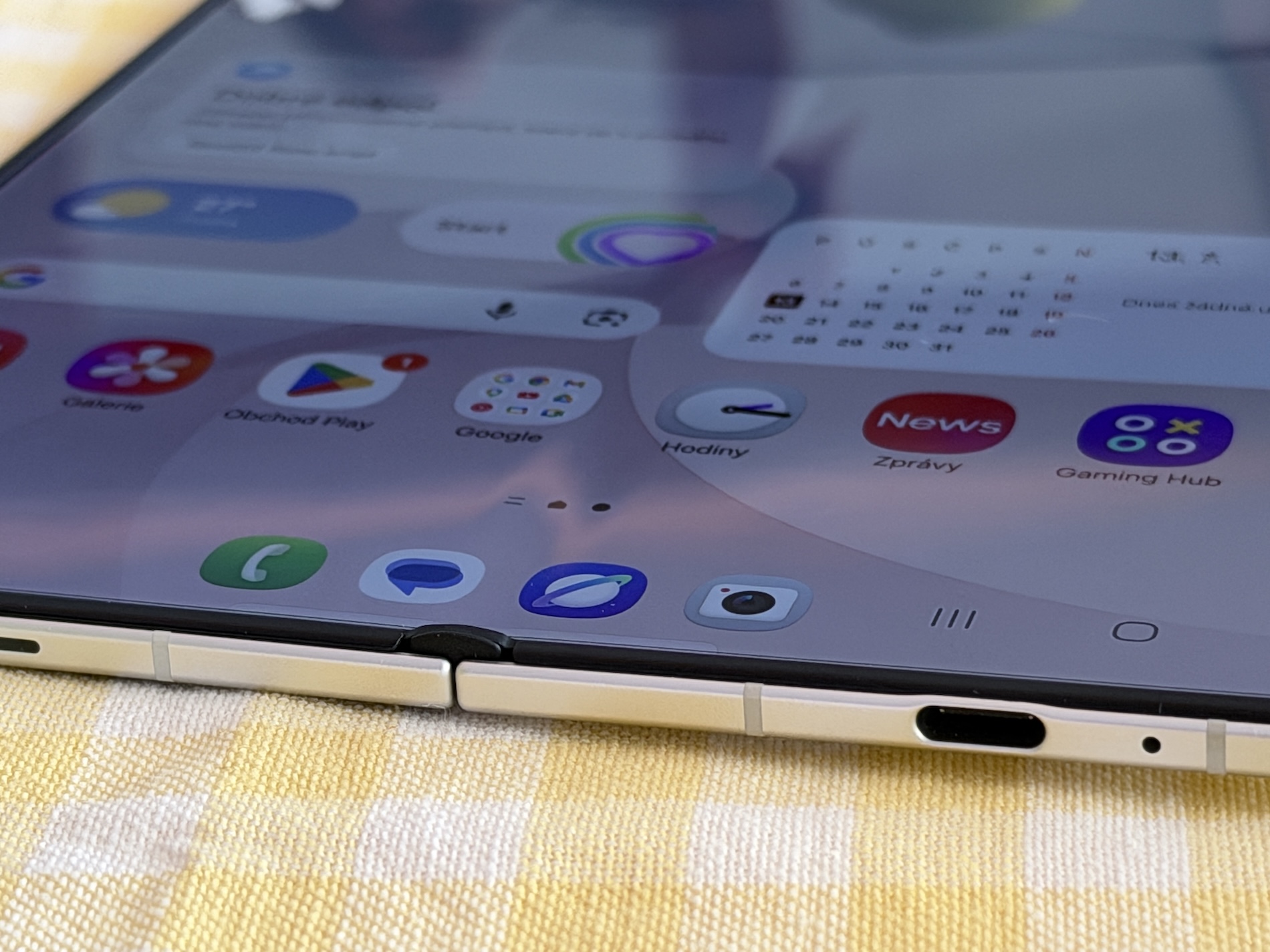 Layar Galaxy Z Fold 8 Lebih Terang 15% dan Minim Pantulan