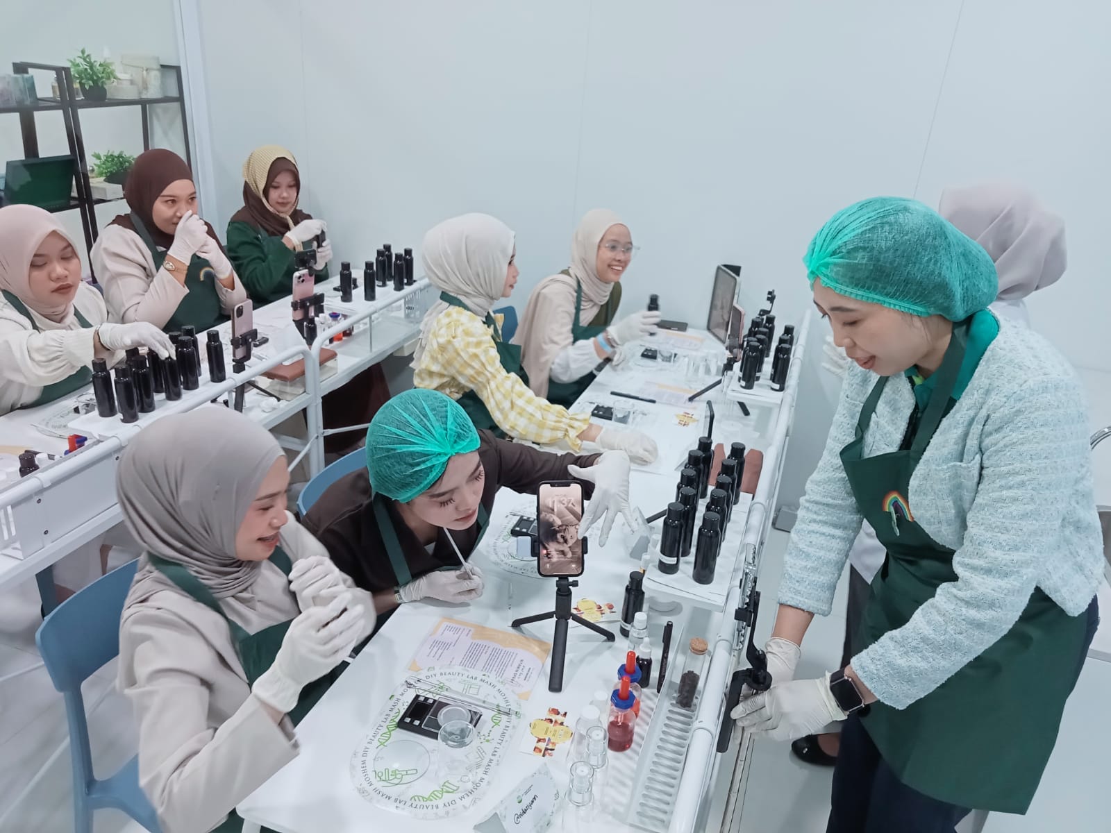 Mulai Bisnis Kosmetik Modal Rp 10 Juta Lewat Maklon