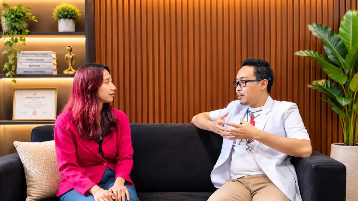 Dermatolog, Laboratorium, dan Transparansi: Benteng Konsumen dari Skincare Berbahaya