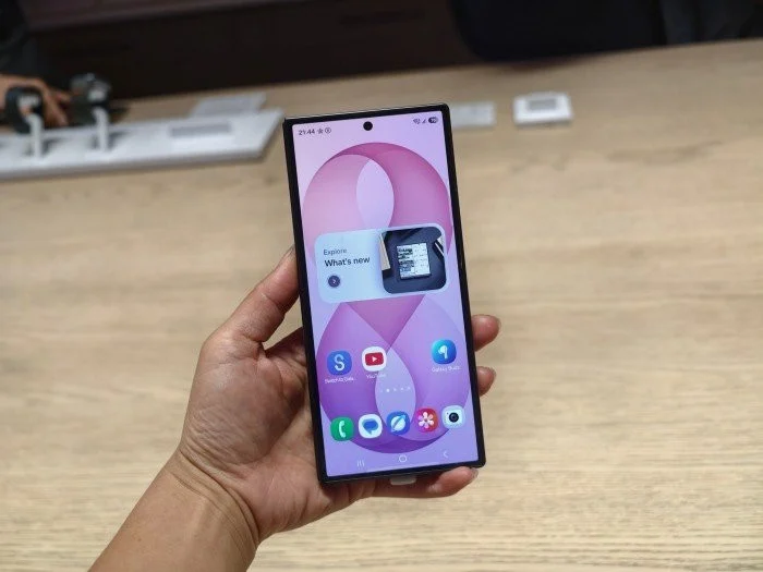 Layar Tanpa Lipatan: Flex Titanium di Galaxy Z Fold8 Ultra