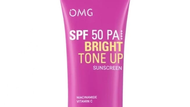 7 Sunscreen dengan Vitamin C Terbaik untuk Mencerahkan Wajah dan Mengurangi Flek Hitam