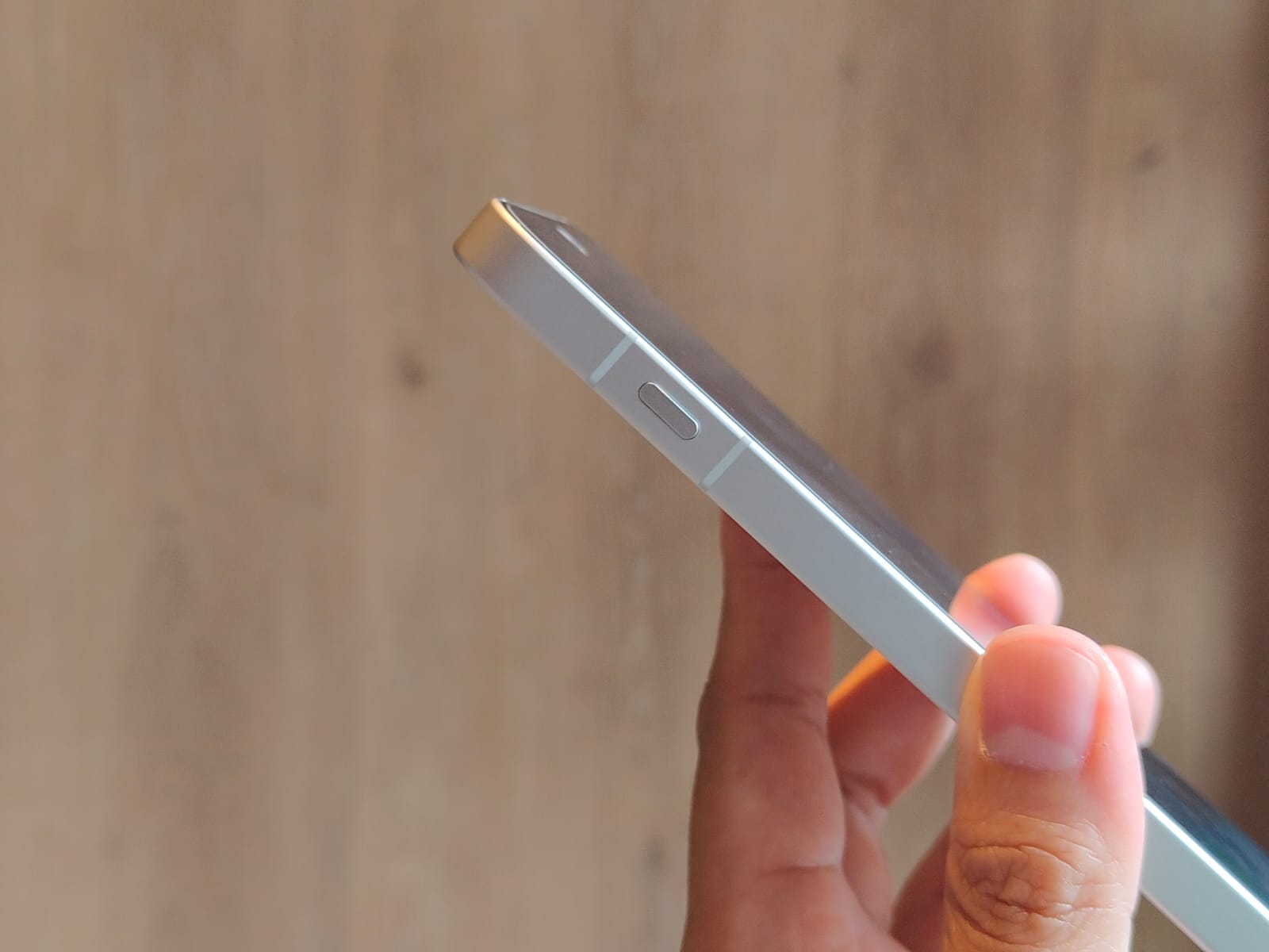 Oppo Reno16 5G: Ponsel Ringkas Premium dengan Kamera 50MP