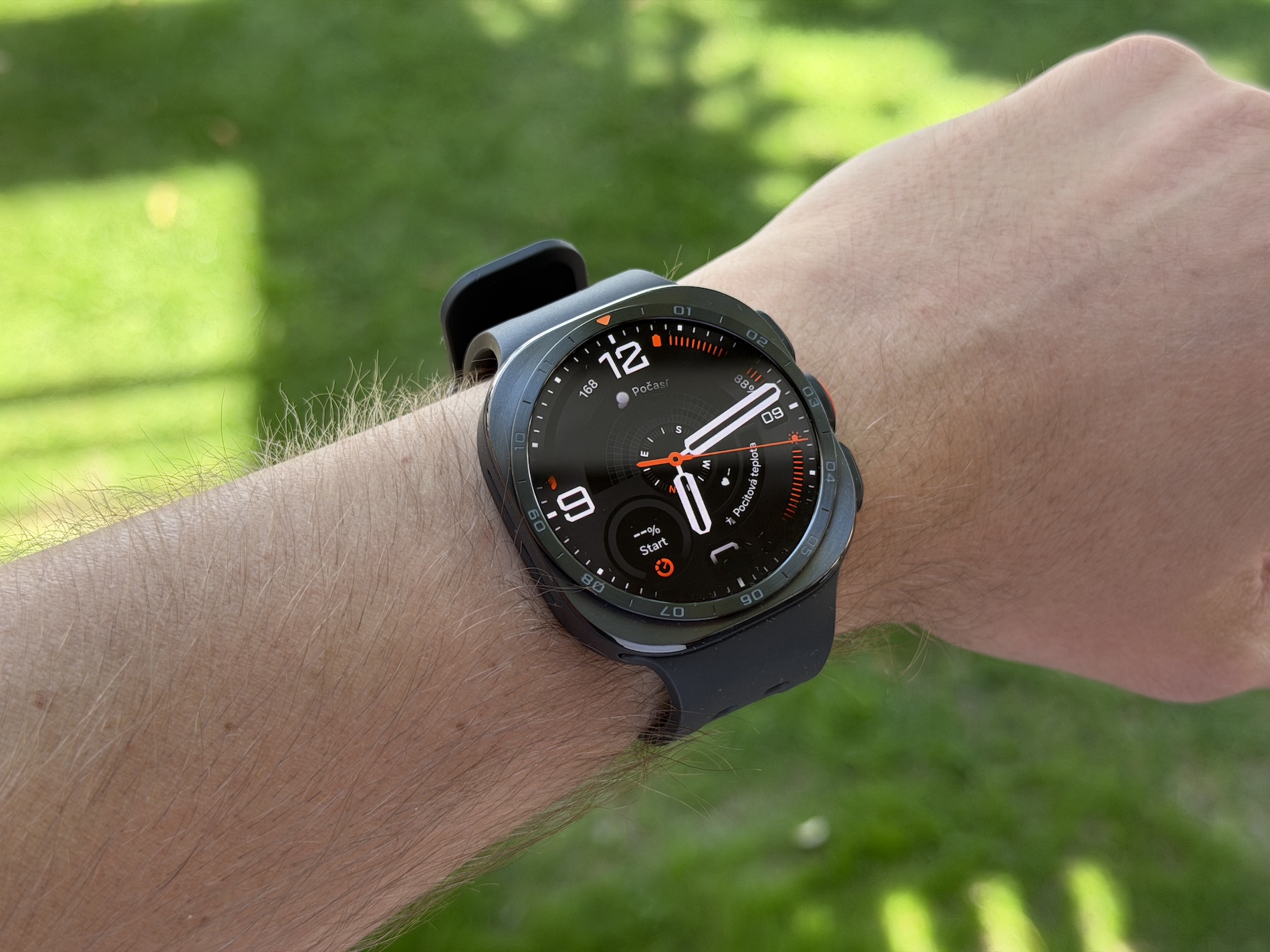 Galaxy Watch Ultra 2 vs Galaxy Watch 9: Mana untuk Gaya Hidup Aktifmu?