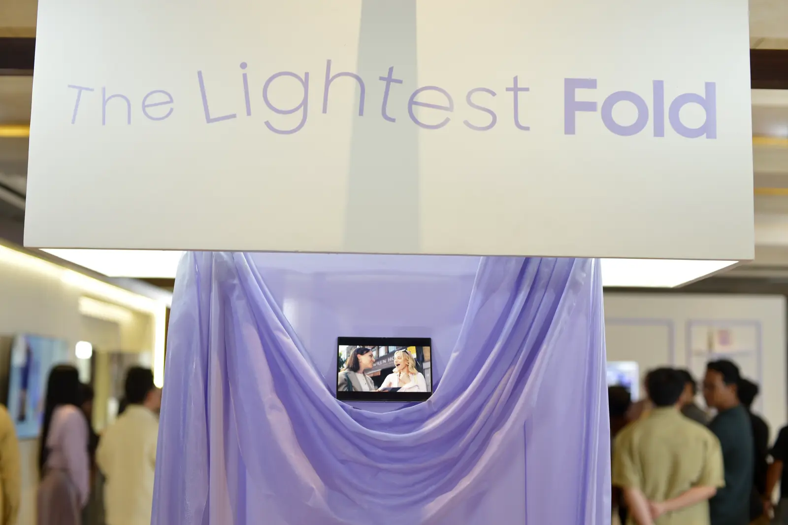 Samsung Galaxy Z Fold8: Tipis, Nyaman Dibaca, Perlu Adaptasi Genggaman