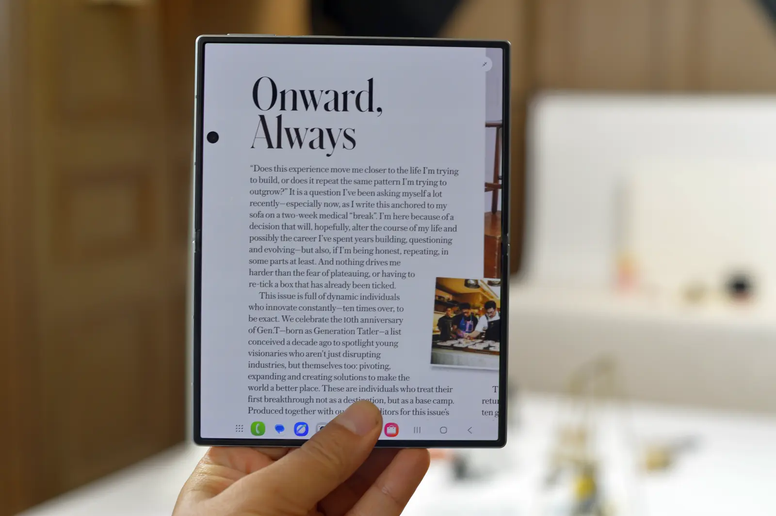 Samsung Galaxy Z Fold8: Tipis, Nyaman Dibaca, Perlu Adaptasi Genggaman