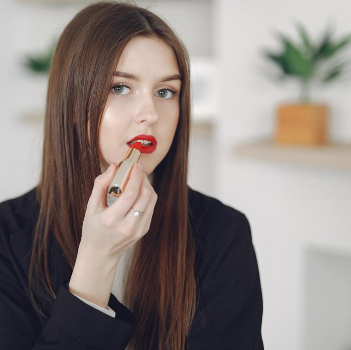 Pilih Warna Lipstik yang Tepat untuk Tampil Lebih Cerdas