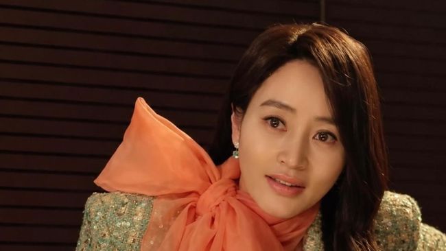 Rahasia Kulit Awet Muda Kim Hye Soo: 8 Kebiasaan yang Patut Ditiru