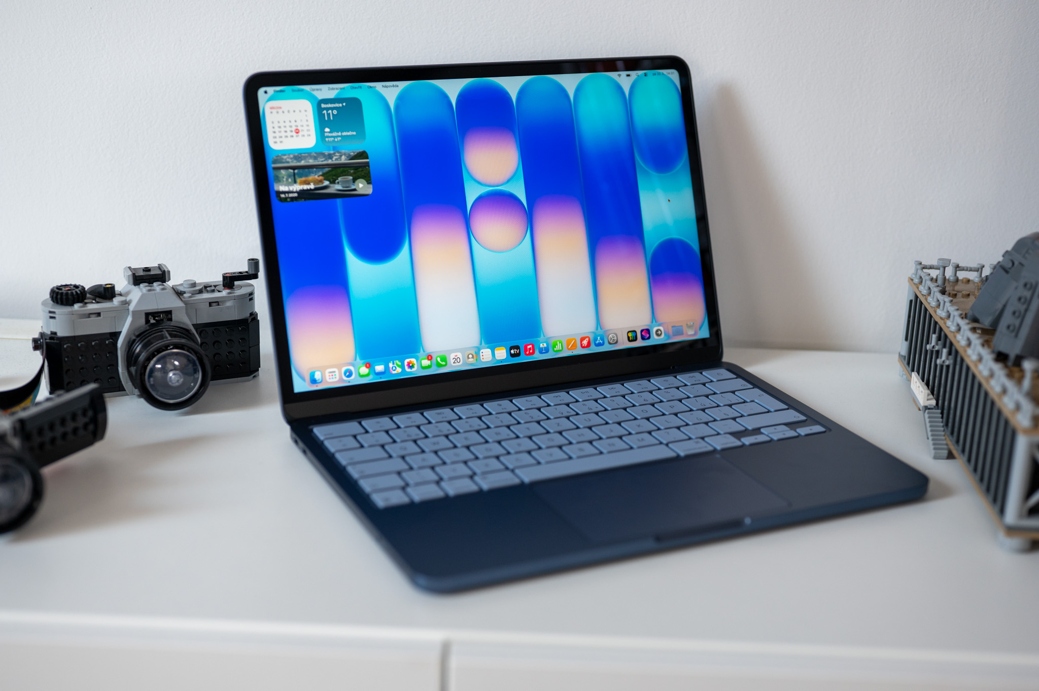 MacBook Ultra dan 12 Inovasi Besar yang Menggoyang Standar Laptop Profesional