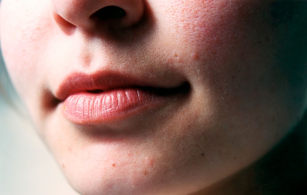 Bibir Plump dan Merona Alami Tanpa Suntik: 6 Pelembap Bibir Ampuh