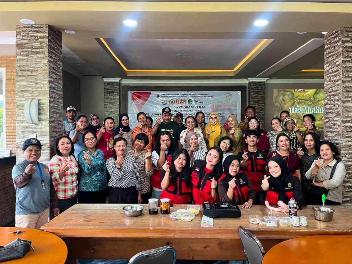 Dari Limbah Dapur ke Lilin Wangi: KKN yang Mengubah Desa