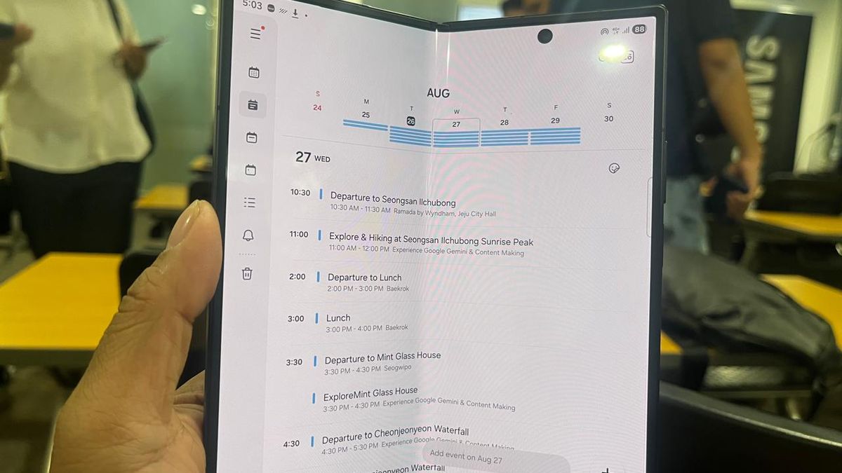 Persaingan Ponsel Lipat Memanas: Samsung vs iPhone Lipat