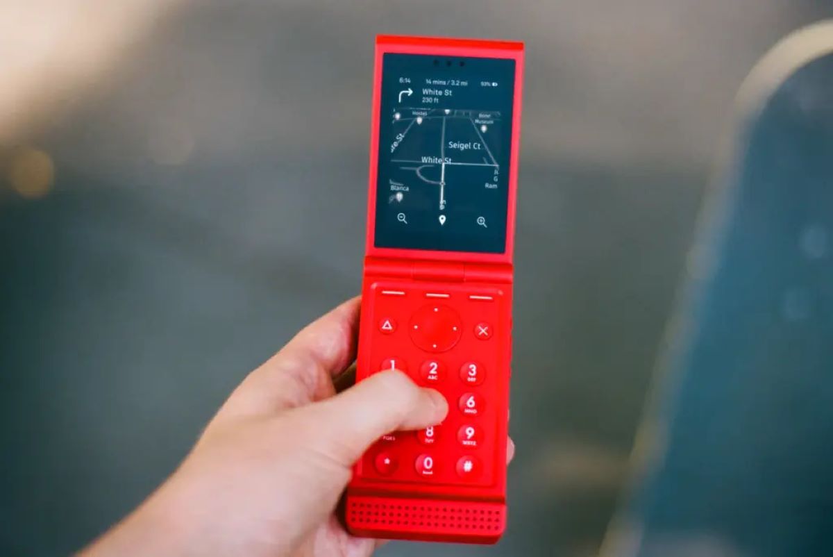 Light Flip: Ponsel Lipat Minimalis untuk Digital Wellness