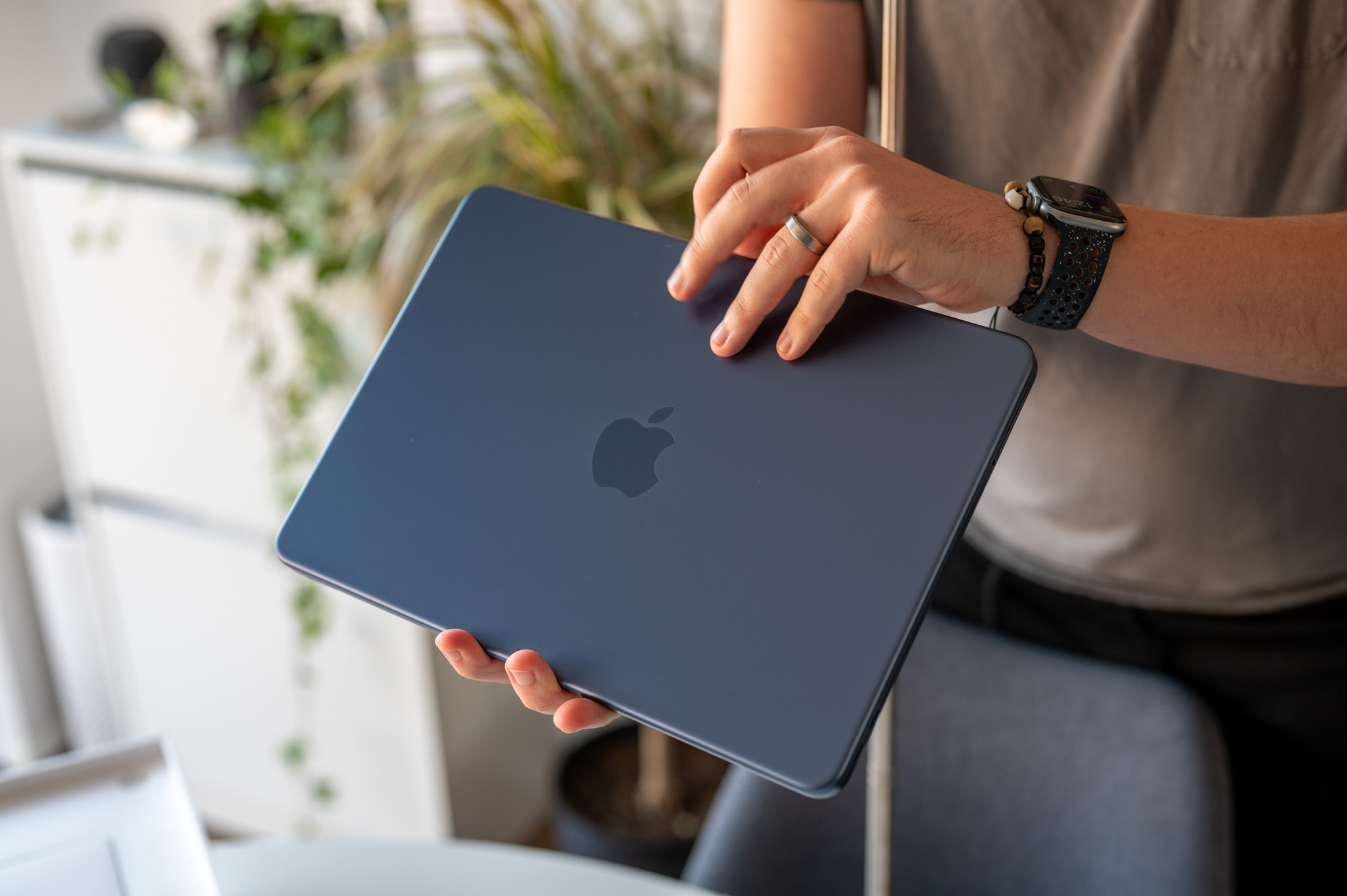 MacBook Ultra dan 12 Inovasi Besar yang Menggoyang Standar Laptop Profesional
