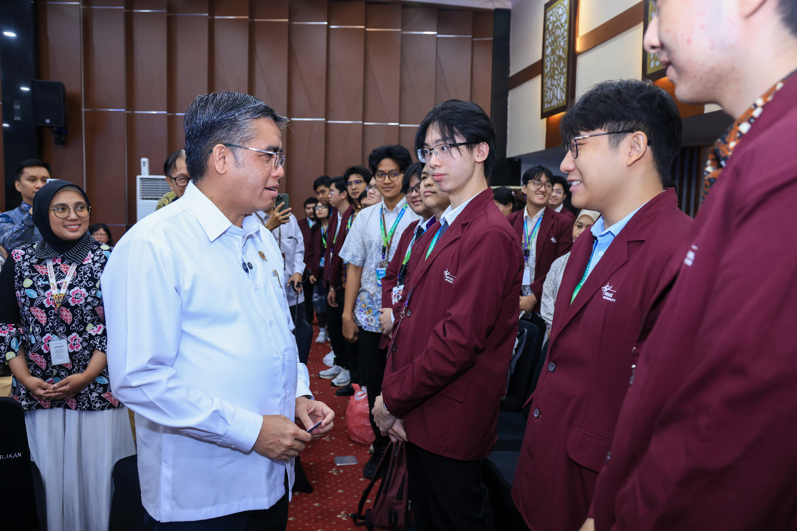 Pelatihan AI Tenaga Kerja: Dari Program Reskilling Jadi Syarat Rekrutmen