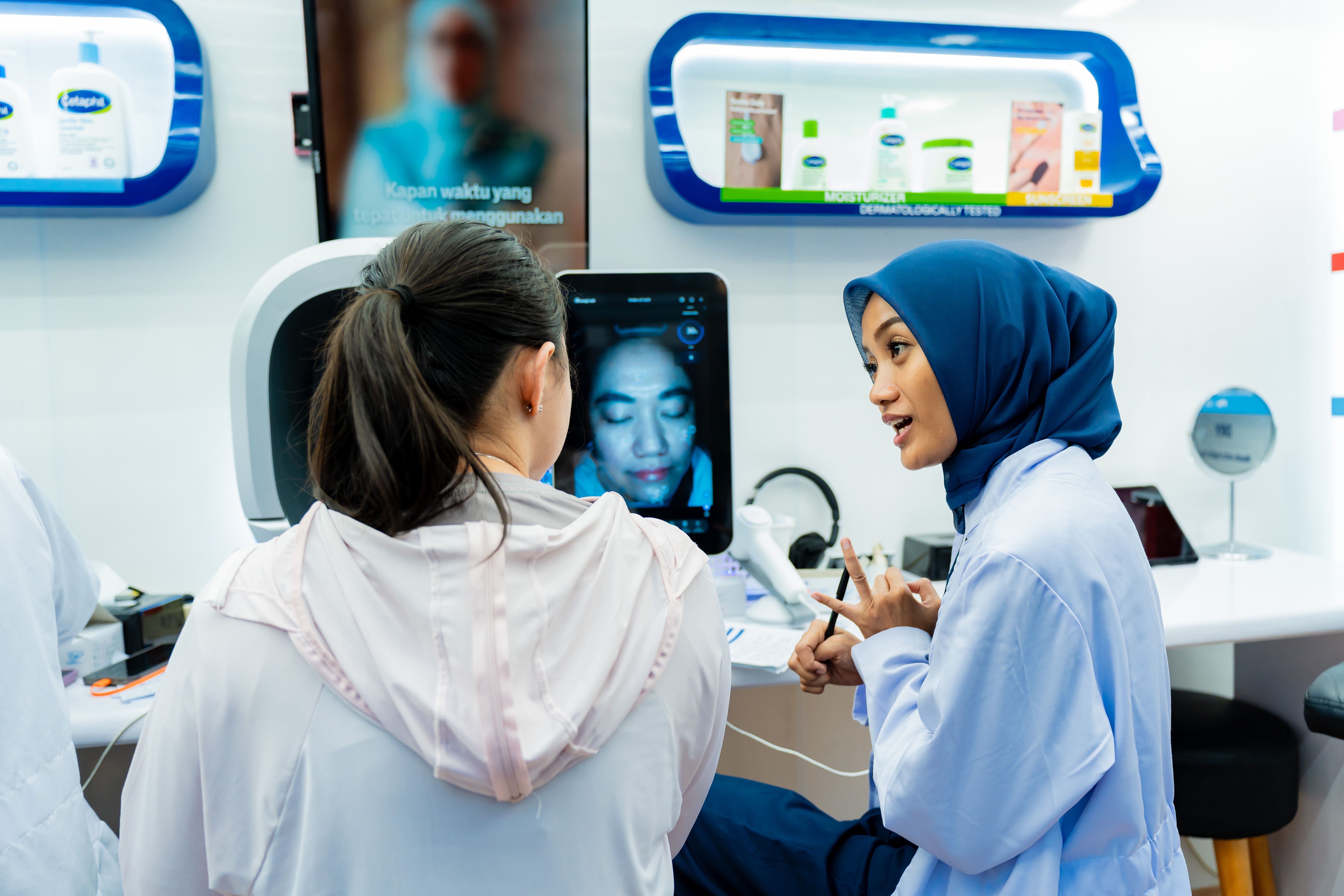 Konsultasi Kulit Sensitif di Tengah Kota: Strategi Mobile Van Cetaphil