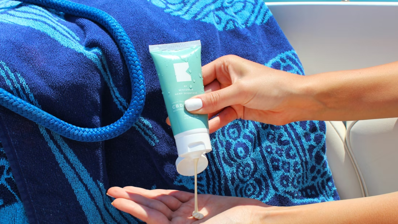 Sunscreen Oil vs Lotion vs Fluid: Pilih Tekstur yang Paling Masuk Akal untuk Kulitmu