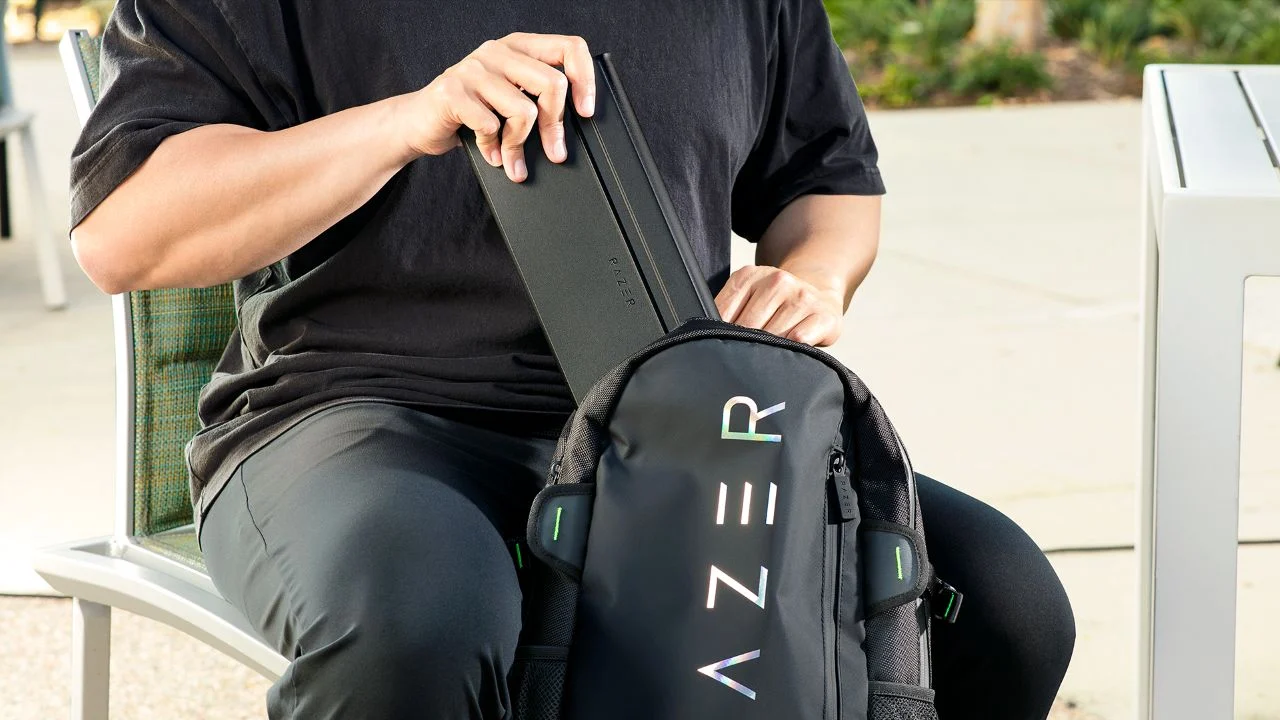 Razer Travel Case Folio: Casing Keyboard Portabel Multifungsi