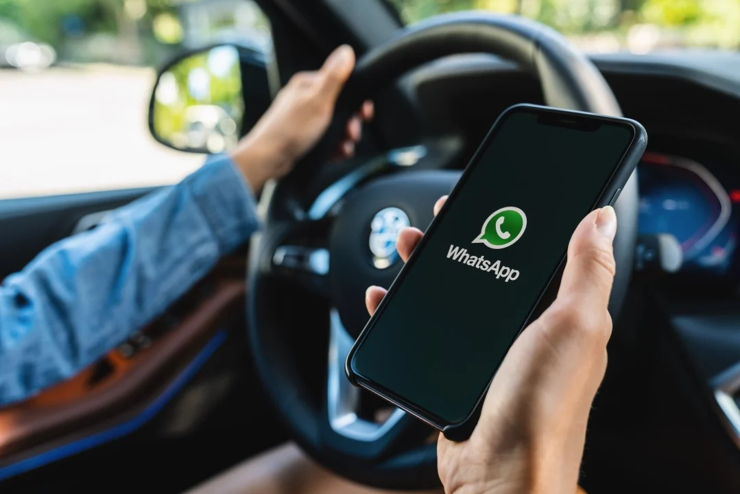 WhatsApp Android Auto & CarPlay: Pesan Tanpa Ganggu Setir