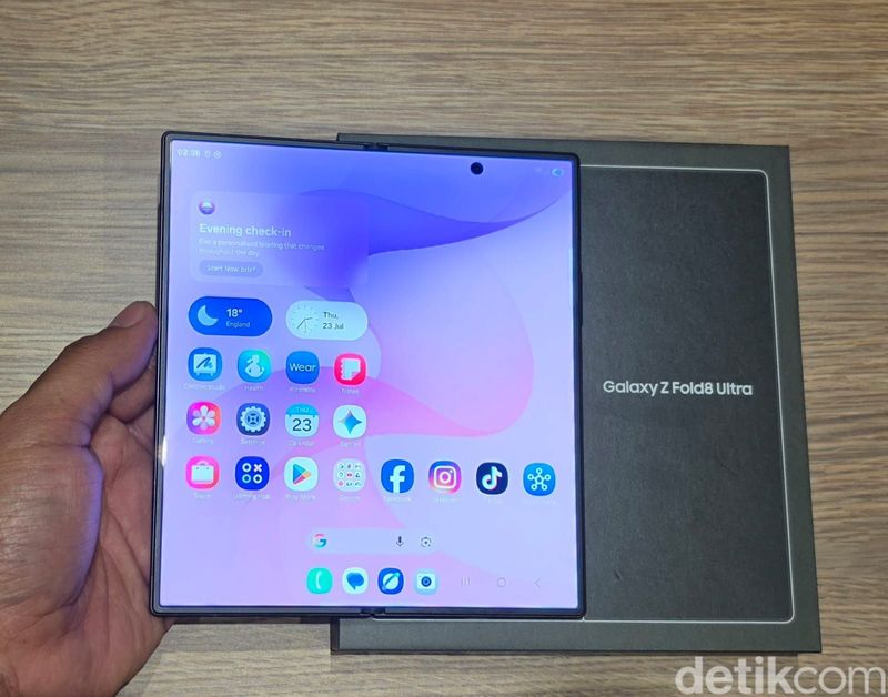 Galaxy Z Fold8 Ultra: Tipis, Bertenaga, Tapi Untuk Siapa?
