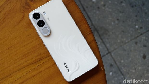 Realme C100 Series vs Narzo 100x: Mana Baterai 8000 mAh Paling Worth It?