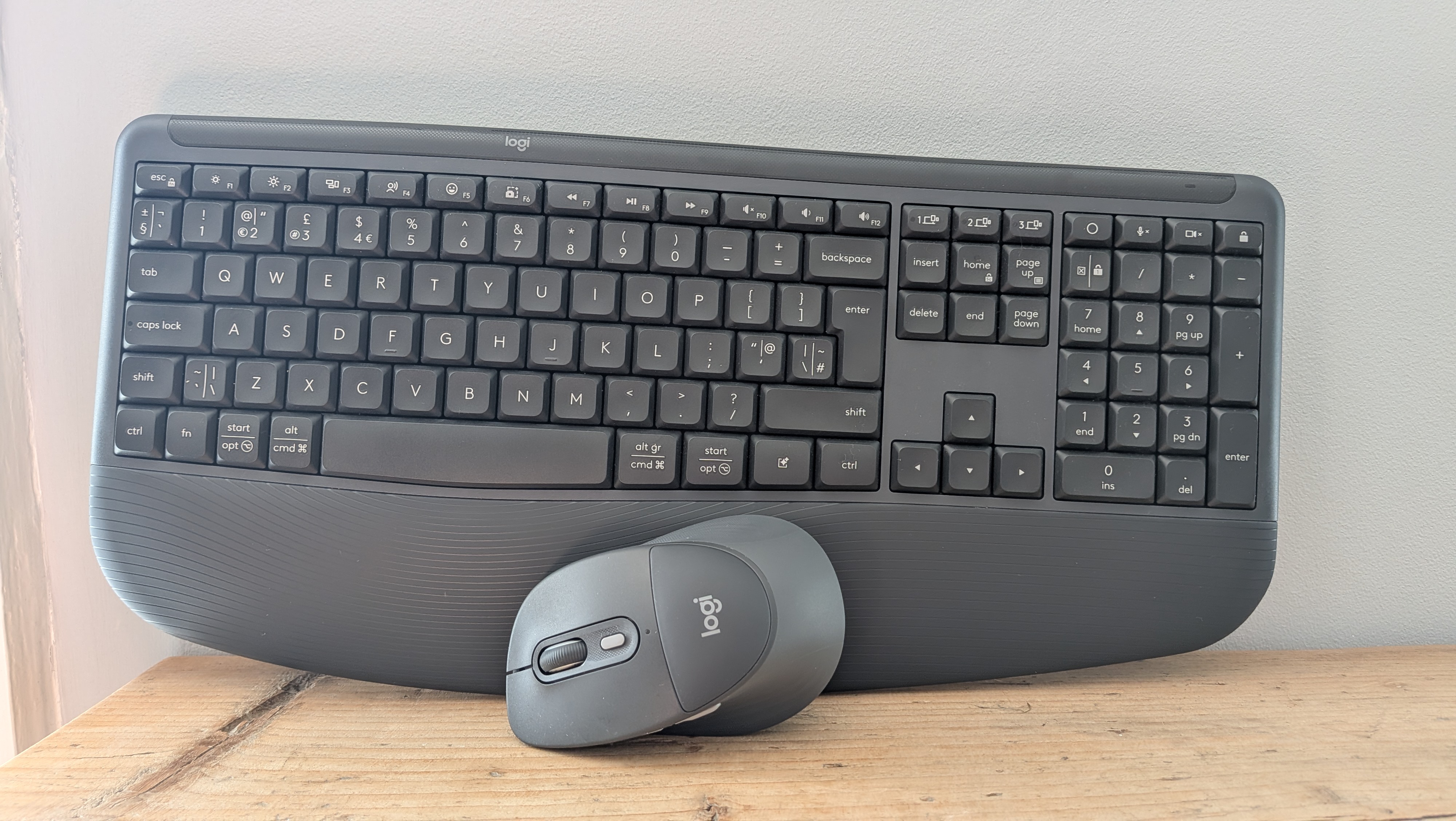 Logitech Signature Comfort Plus: Keyboard dan Mouse Ergonomis untuk Kerja Seharian