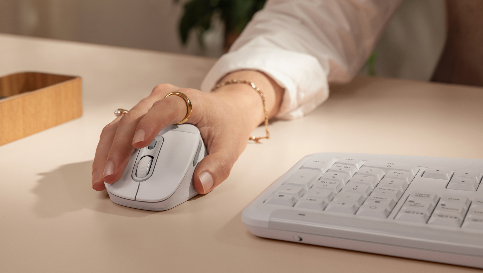 Logitech Signature Comfort Plus: Keyboard dan Mouse Ergonomis untuk Kerja Seharian