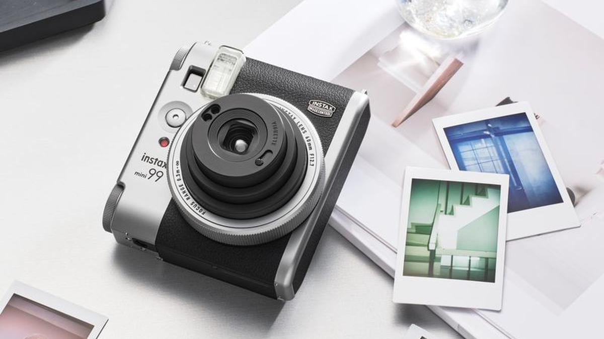 Instax Mini 99 Matte Silver: Kamera Instan Analog Premium Makin Berkarakter
