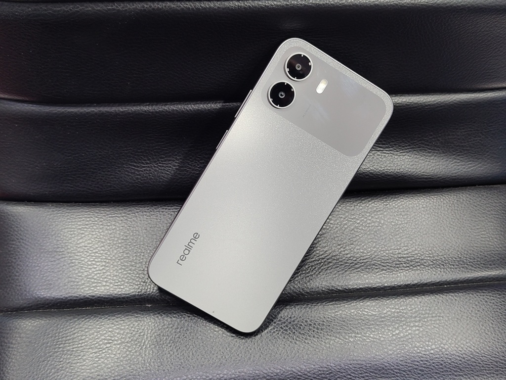 Realme P4 Lite Review: Baterai 7.000 mAh Murah yang Tahan Lama?