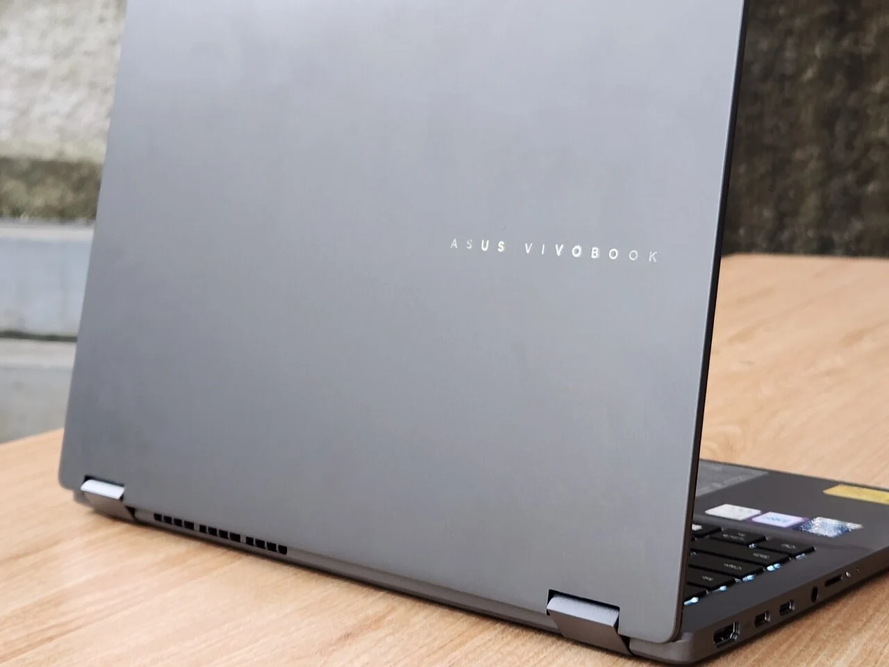 ASUS Vivobook 14 Flip: Laptop 2‑in‑1 OLED Serius untuk Kerja Mobile