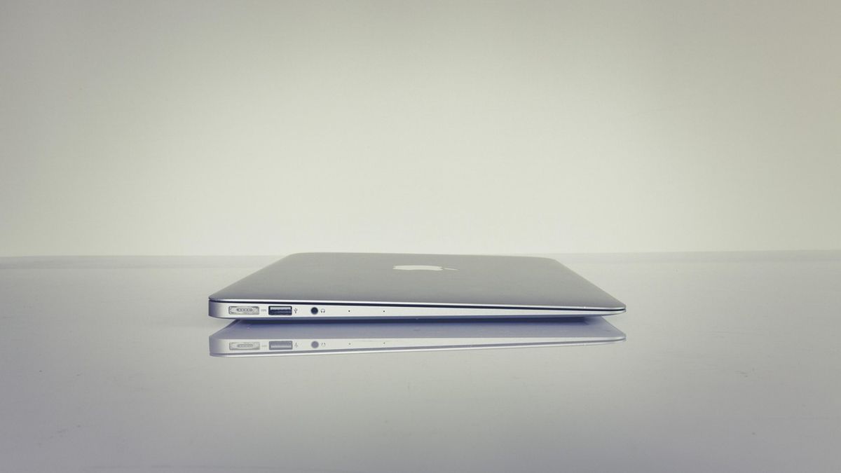 MacBook Ultra OLED: Standar Baru Laptop Profesional Tipis