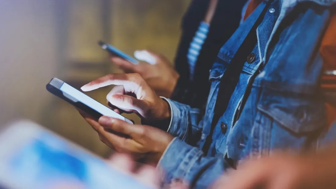 Gelombang Peluncuran Smartphone Agustus: Flagship dan Mid-range Saling Sikut