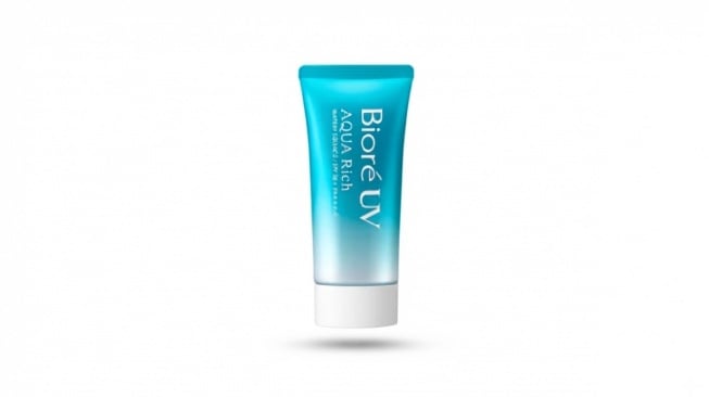 Water-Based vs Physical Sunscreen: Mana yang Tepat untuk Kulit Tropis?