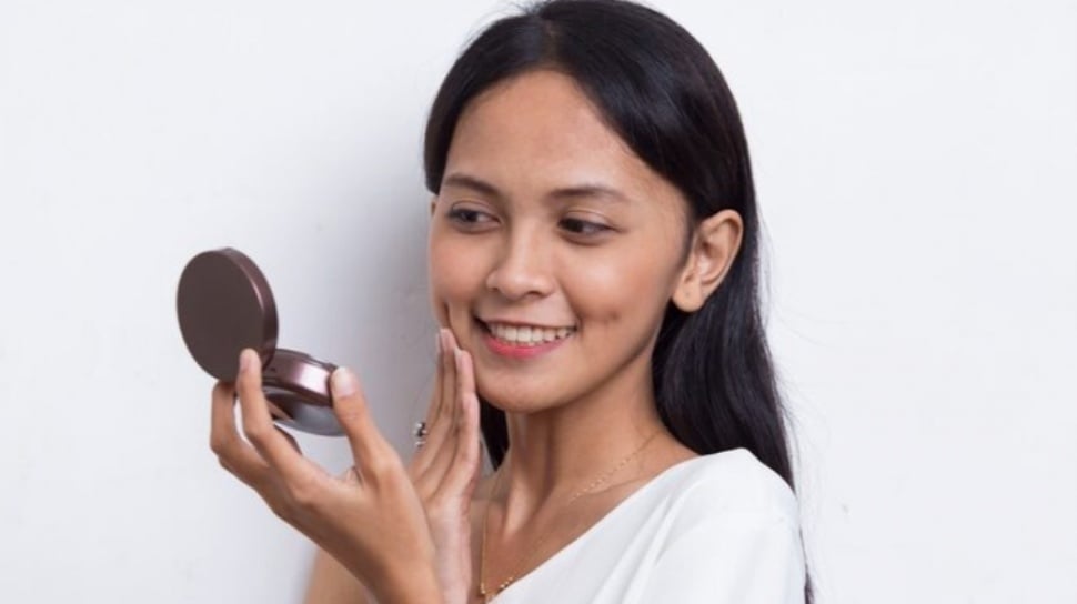 Cushion Foundation Terbaik untuk Kulit Kering dengan Finish Dewy