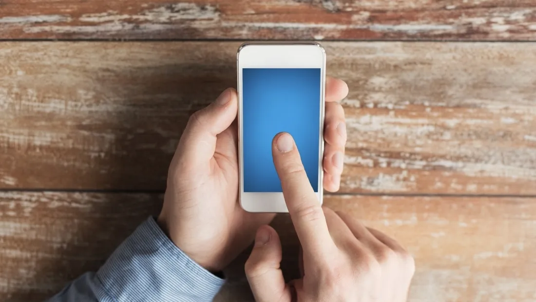 Panduan Lengkap Fitur Aksesibilitas Ponsel di iPhone dan Android
