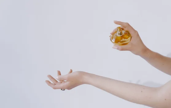 Kesalahan Aplikasi Parfum yang Mengurangi Daya Tahan Aroma