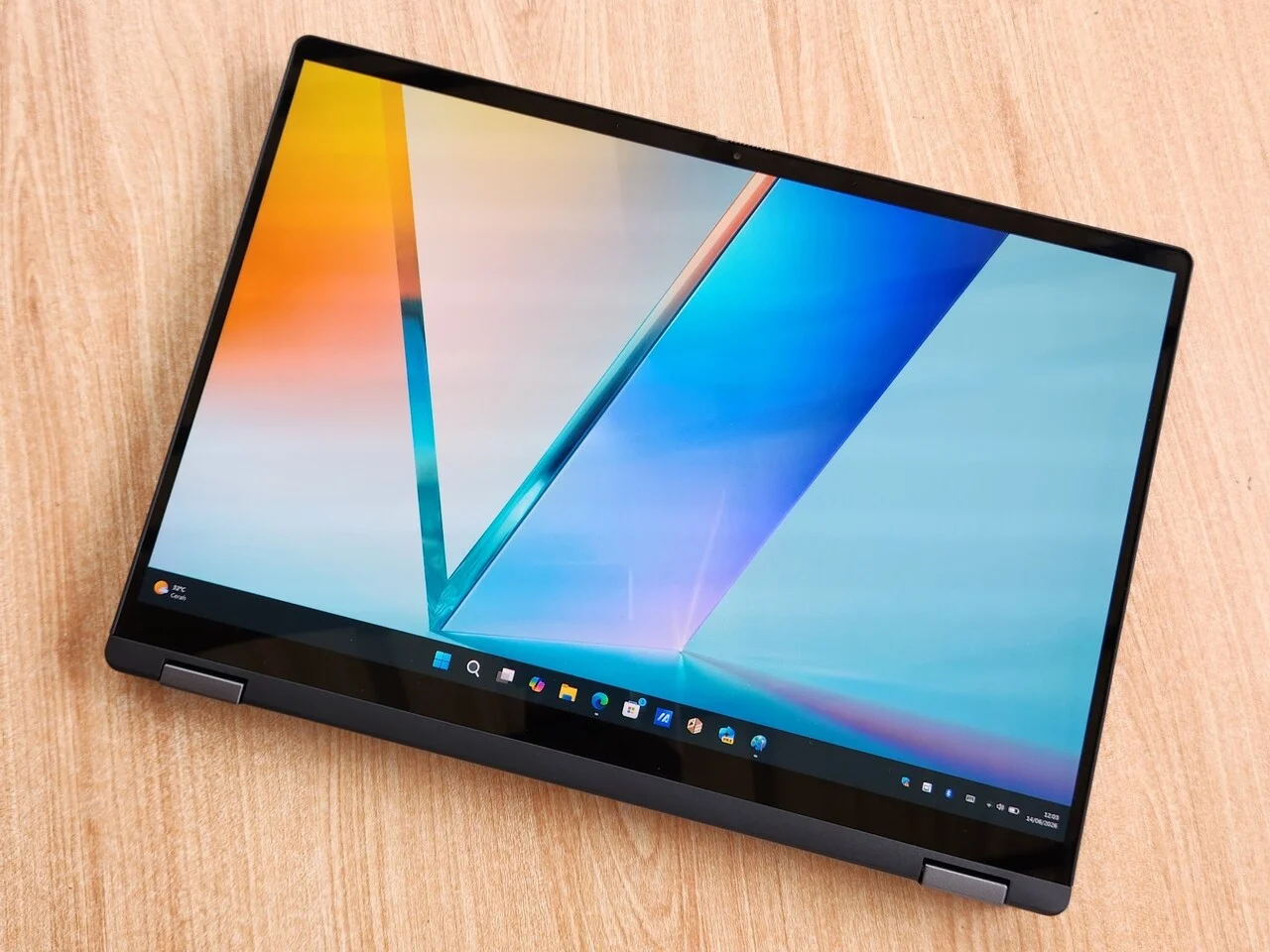 ASUS Vivobook 14 Flip: Laptop 2‑in‑1 OLED Serius untuk Kerja Mobile