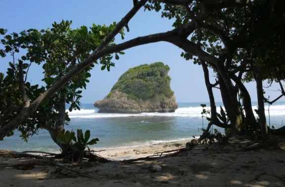 Panduan Lengkap Berburu Spot Foto Instagramable dari Kota hingga Pantai Tersembunyi