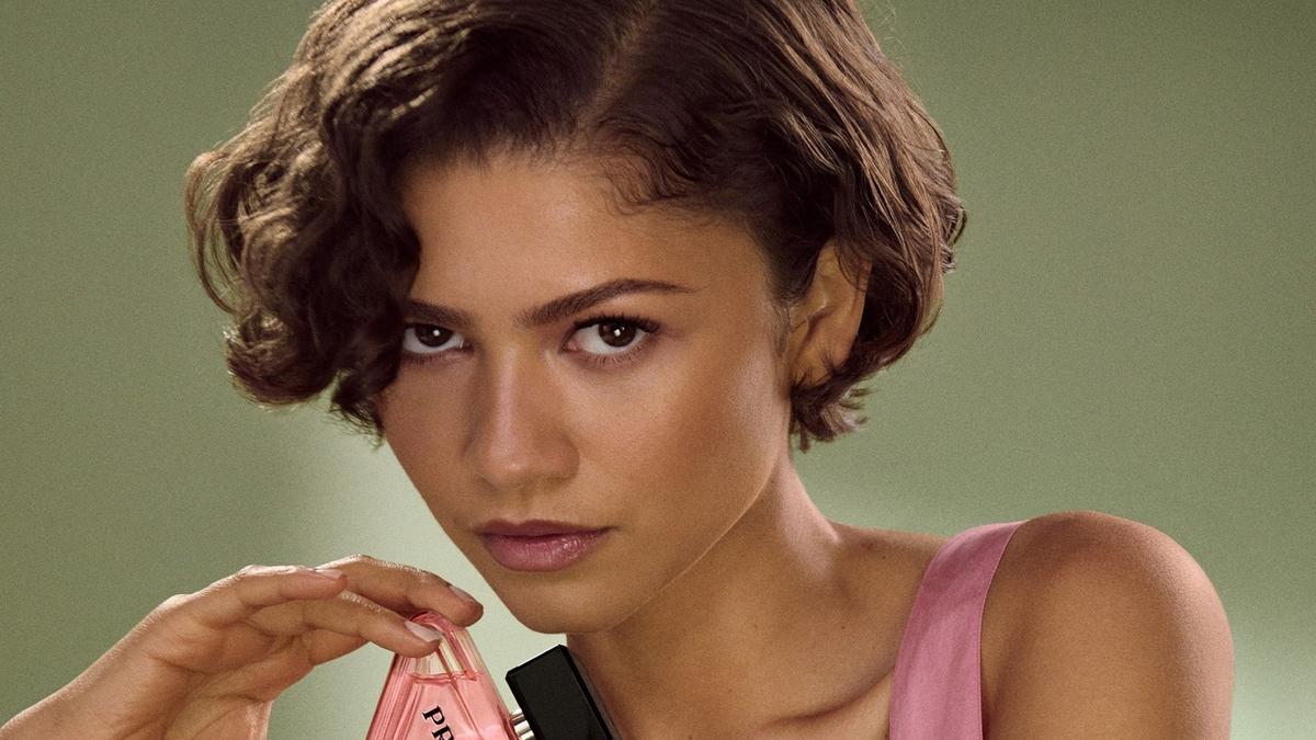Zendaya dan Prada Paradoxe: Strategi Feminitas Modern Dalam Botol