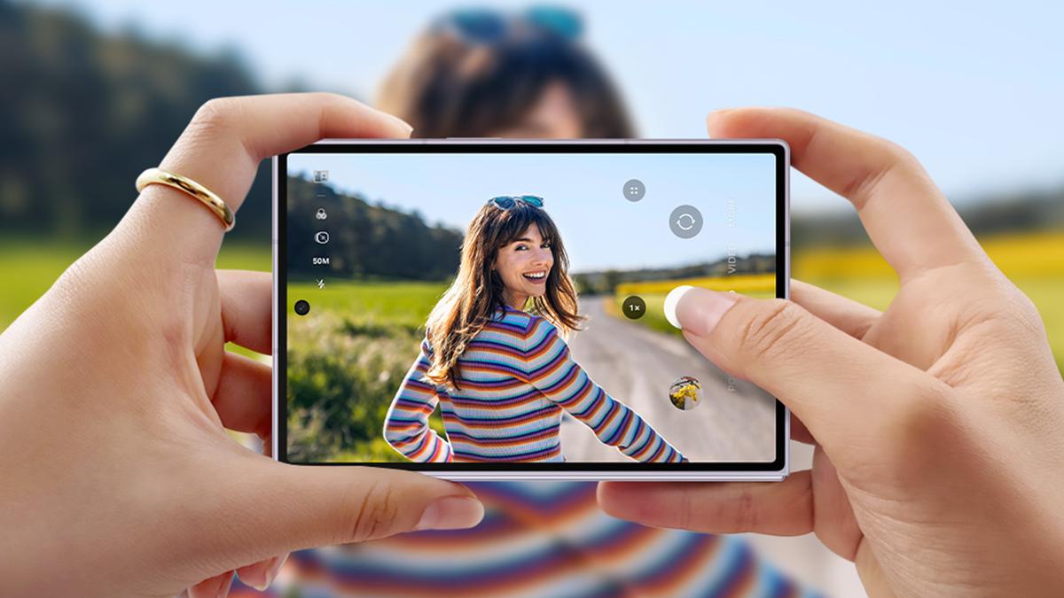 Samsung Galaxy Z Fold8 vs iPhone Foldable: Duel Ponsel Lipat Premium Berbasis AI