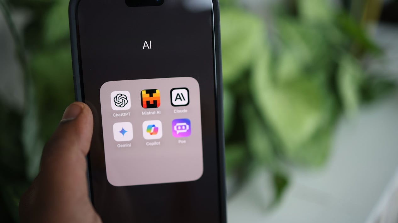 Perbandingan Platform AI Terbaik untuk Produktivitas Kerja